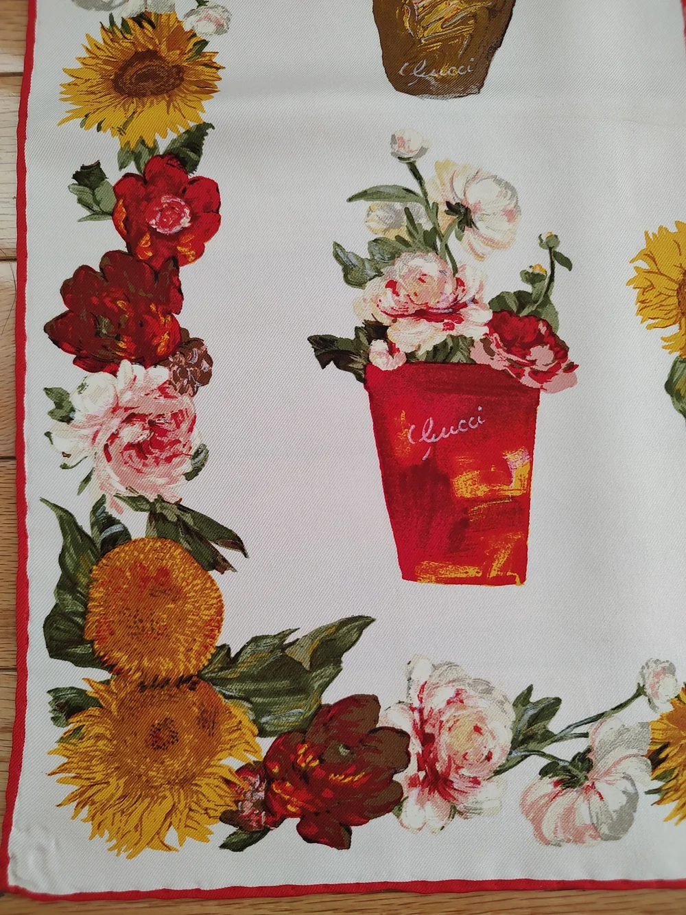 Gucci vibrant charming